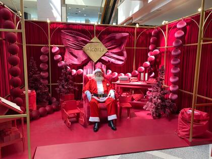 Entre compras, descuentos y shows la foto con Papá Noel vuelve a ser uno de los momentos más esperados de la Noche Shopping