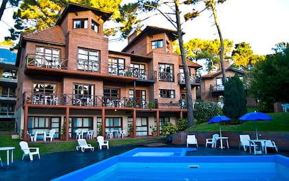 Entre el bosque y el mar, este complejo ofrece opciones de alojamiento para todos los formatos familiares
