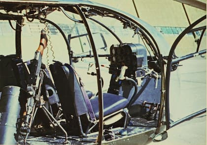 Entre el diverso armamento que podía portar el Alouette III como torpedos o misiles filoguiados, podía ser artillado con una ametralladora MAG montada en su lateral para ser operada por un tripulante de a bordo. (Gentileza Antonio Urbano).