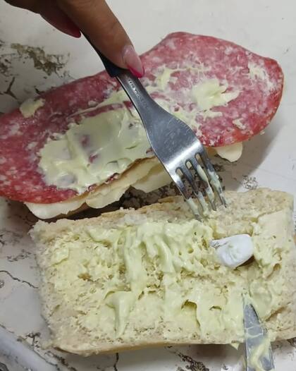 Entre el fiambre se encontraba oculta una bolsita repletade cocaína
