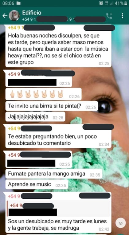 Entre insultos, el joven continuó con la música fuerte hasta las seis de la mañana