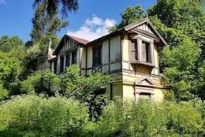 Entre la vegetación, la estancia que perteneció a Martínez de Hoz