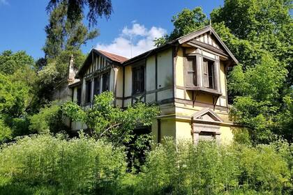 Entre la vegetación, la estancia que perteneció a Martínez de Hoz