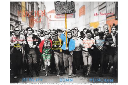 Entre las 29 galerías que integran el corazón de la feria hay una veintena de Buenos Aires, cuatro de Salta, Córdoba y Rosario, y seis llegadas desde Perú, Colombia, Venezuela, Chile y Estados Unidos (fotografía de Marcelo Brodsky, de la serie 1968: El fuego de las ideas)