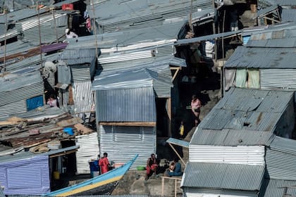 La vida transcurre entre las oscuras callejuelas de Migingo
