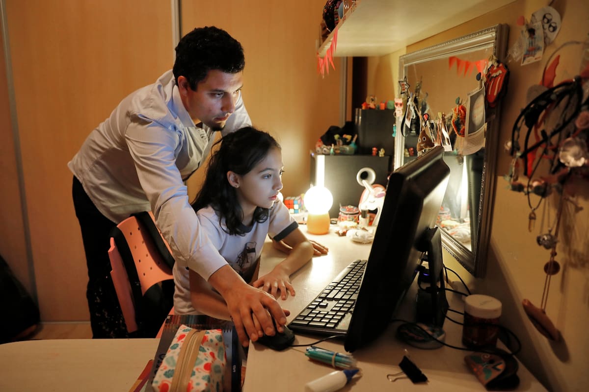 Entre las distintas alternativas que proponen los especialistas para regular el uso de pantallas en los niños, se enumeraron el control de las horas, los contenidos y los distintos dispositivos según cada edad, entre otras cosas.