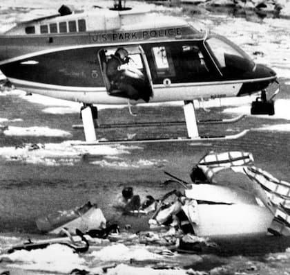 Entre las estremecedoras imágenes de la tragedia del vuelo 90 de Air Florida, aparecieron actos de heroísmo que conmoverían al mundo