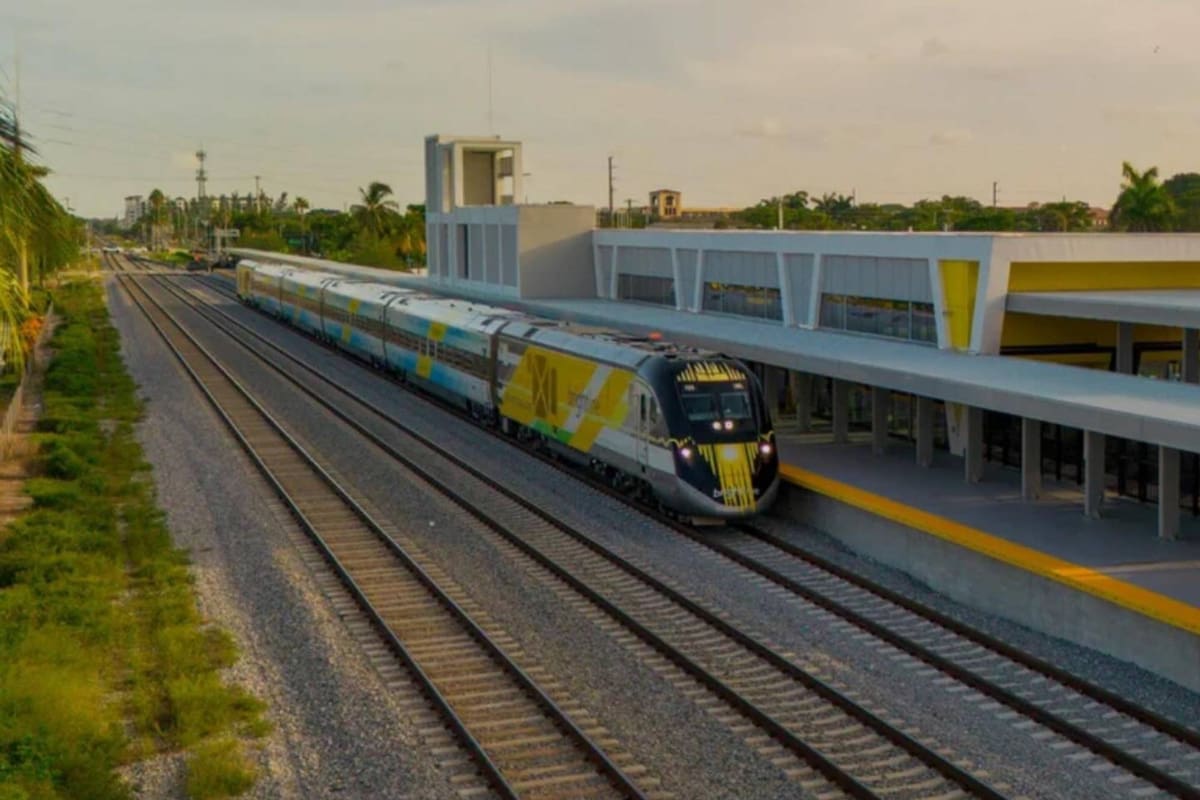 Entre las ofertas especiales de primavera de Brightline destacan los boletos de clase SMART Saver desde US$39 para viajes entre el sur de Florida y Orlando