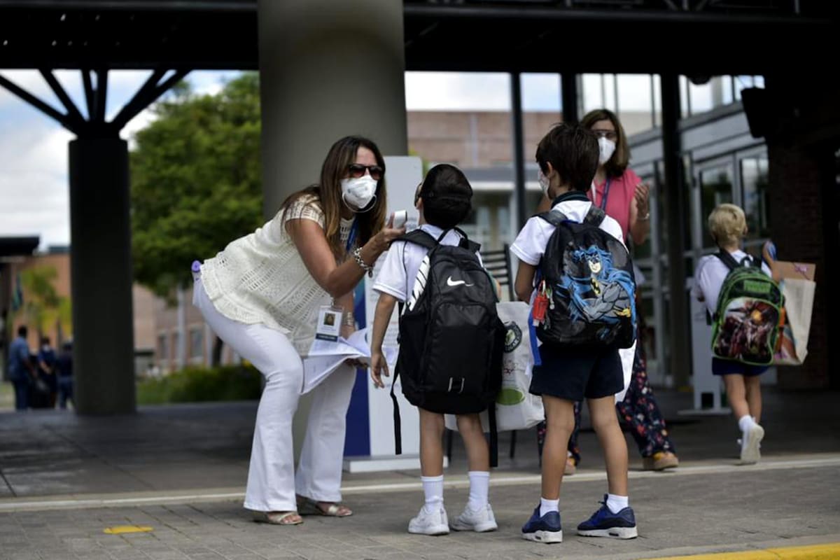 Entre las principales diferencias, se encuentran cuestiones ligadas a las burbujas educativas y a las modalidades de educación presencial