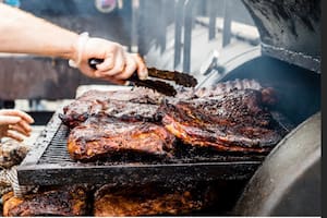 Hamburguesas, ribs y salchichas artesanales: cuál es el precio de los platos del festival de ahumados