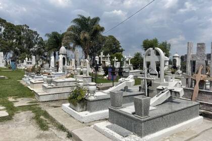 Entre las tumbas del cementerio se repiten los apellidos italianos
