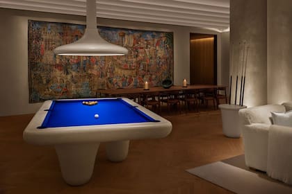 Entre lo clásico y lo moderno, el playroom del hotel