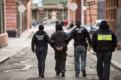 Entre los casos documentados está el de Giovanni Durán, quien fue detenido mientras llevaba a sus hijos a la escuela