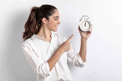 Entre los consejos para sobrellevar el cambio de hora, se recomienda seguir una rutina estable