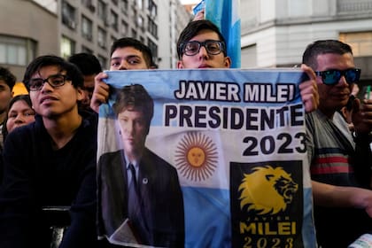 Entre los jóvenes, Milei se impuso en todos los estratos sociales