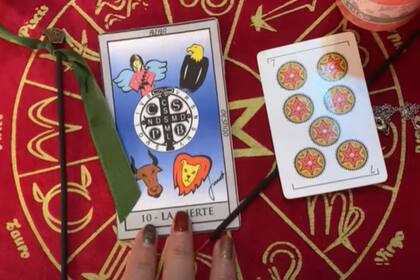 Entre los latinos, antiguas prácticas de brujería latinoamericanas y caribeñas están teniendo un apogeo