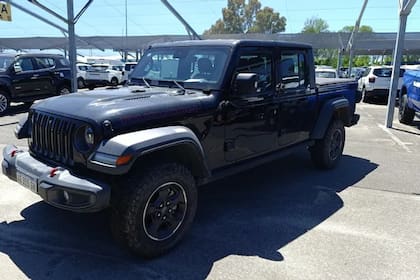Entre los lotes aparece una Jeep Gladiator