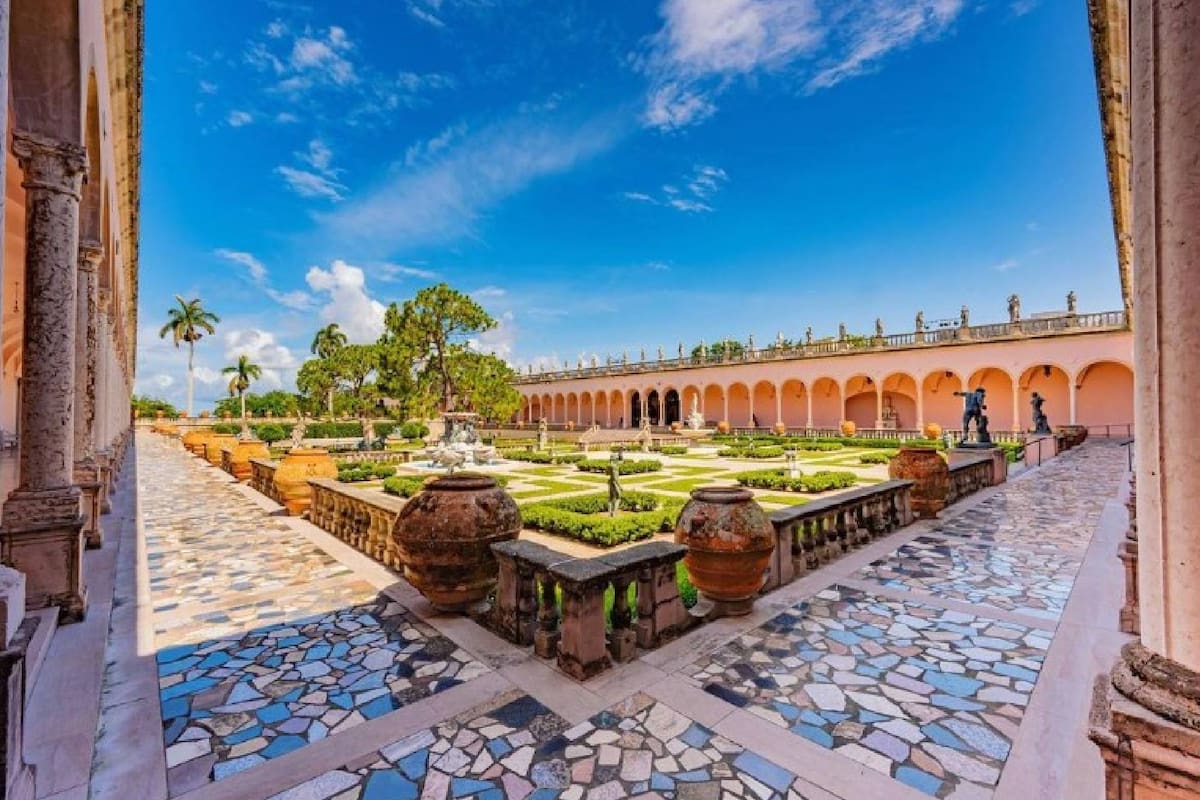 Entre los lugares más bellos de Florida está El Museo de Arte John y Mable Ringling