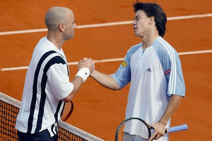 Entre los mejores triunfos de la carrera de Guillermo Coria: victoria sobre Agassi en los cuartos de final de Roland Garros 2003