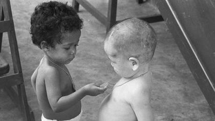 Entre los miles de niños que salieron de Vietnam, había hijos de soldados estadounidenses con mujeres vietnamitas