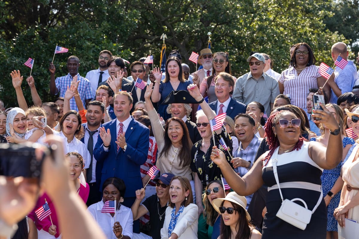 Entre los nuevos requisitos, ahora los solicitantes de ciudadanía deberán estudiar y responder a más preguntas para aprobar el examen cívico