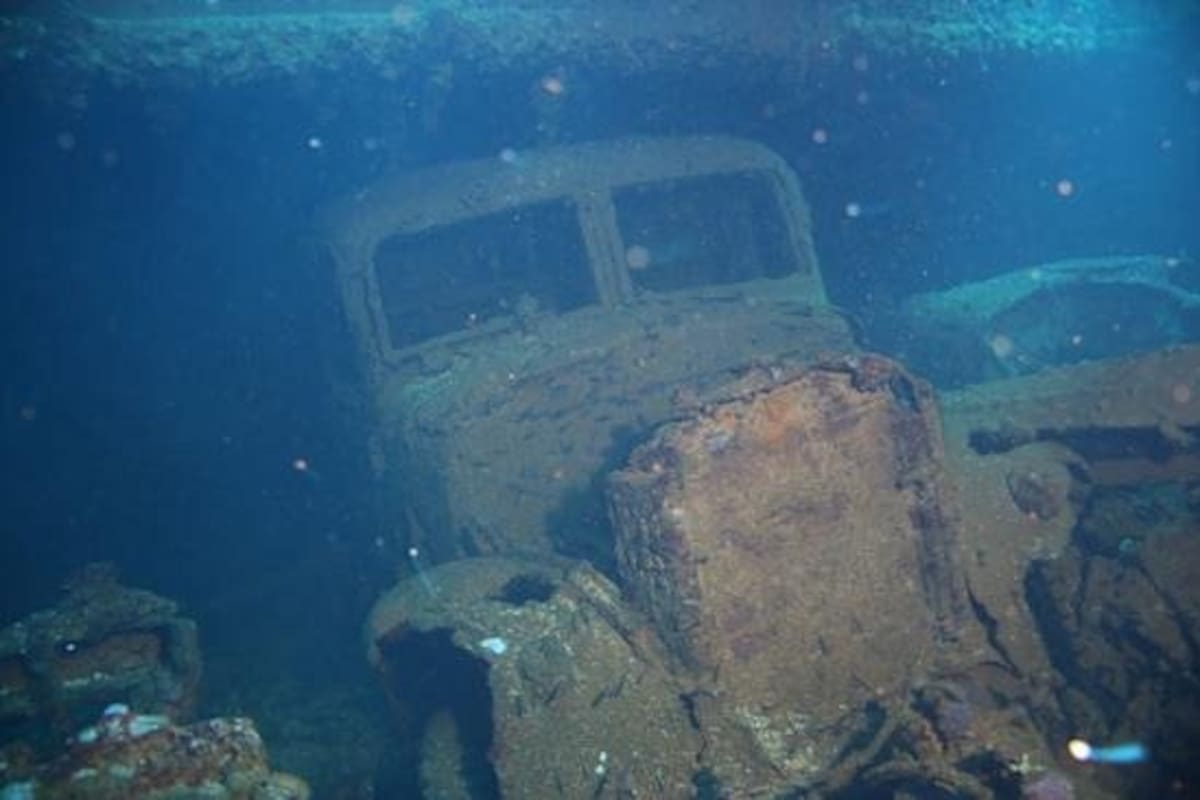 Entre los objetos de guerra también se encuentran autos y hasta porcelana