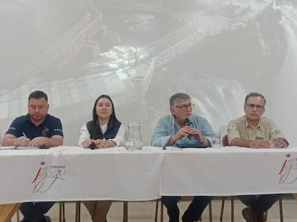 Entre los participantes estuvieron presentes el director Nacional de Operaciones de la APN, José Albrizio; el intendente del área protegida José María Hervás; el presidente del Iguazú Turismo Ente Municipal (ITUREM), Leopoldo Lucas; y la gerente general de la empresa concesionaria Iguazú Argentina S.A., Carol Da Rosa