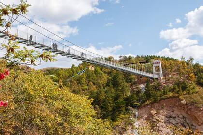 Entre los principales están el puente más largo, el más alto, el de cristal más alto, el peatonal más alto y otros