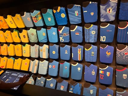 Entre los tesoros destaca el Rainbow of Shirts, con las camisetas de las 211 federaciones miembro de la FIFA