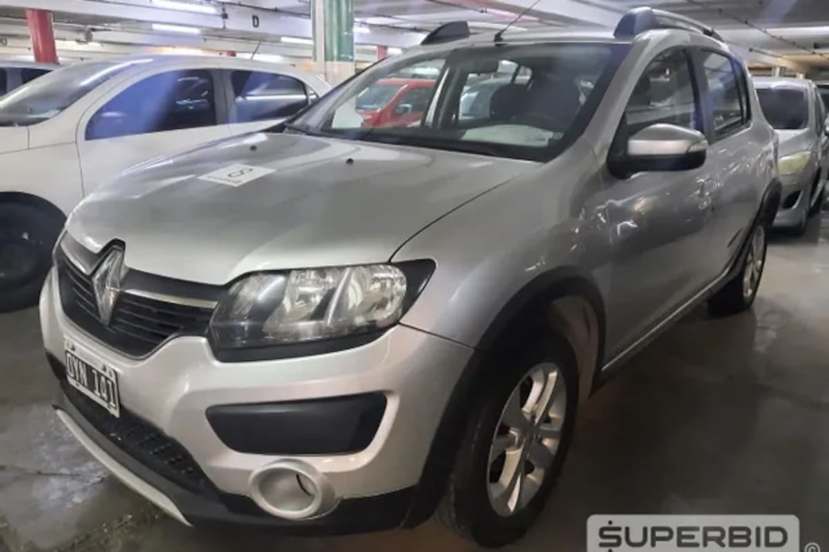 Entre los vehículos ofertados hay modelos de marcas como Renault, Volkswagen y Fiat.