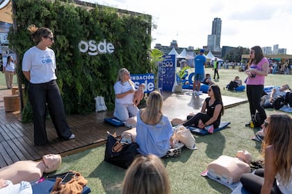 Entre muchas otras actividades, en el espacio exclusivo de OSDE se dictarán talleres prácticos de RCP.