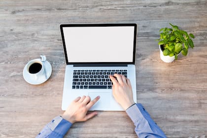 Entre otras efemérides del 23 de agosto, hoy es el Día del Internauta