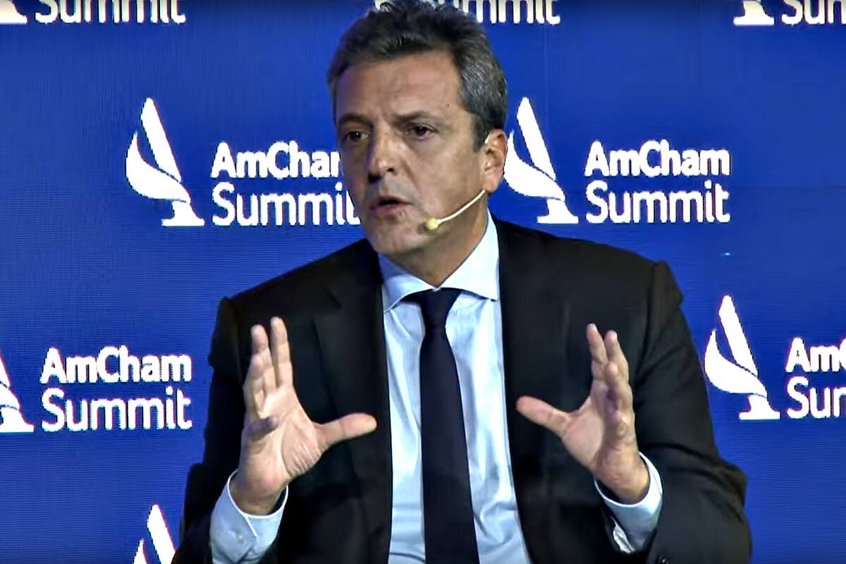 Entre otras medidas para intentar bajar la inflación, la cartera de Economía que conduce Sergio Massa anunció que el Mercado Central podrá importar alimentos