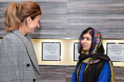 Entre otras personalidades, la primera dama dialogó con la estudiante universitaria pakistaní, Malala Yousafzai