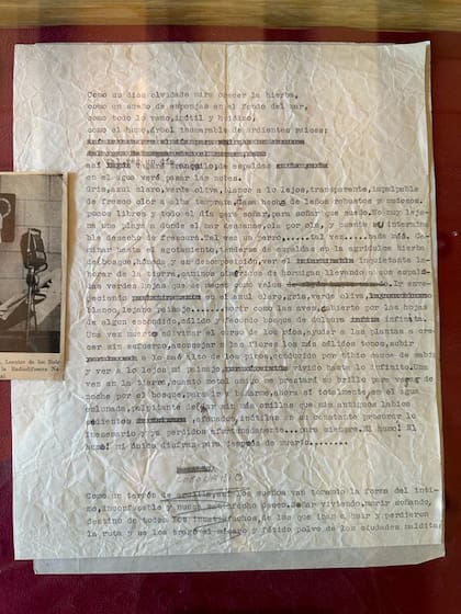 Entre otros objetos personales, fotografías y correspondencias, se exponen originales mecanografiados de Álvaro Mutis