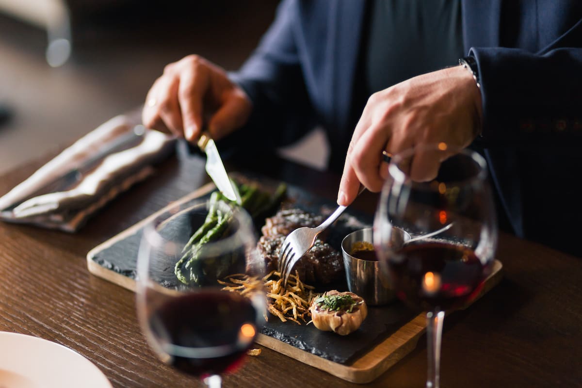 Entre otros placeres, el mundo BLACK invita a comer y beber bien