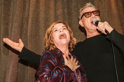 Entre risas y canciones, Teresa Costantini compartió micrófono con el actor Jean Pierre Noher
