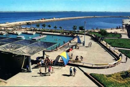 Entre sus atractivos turísticos, Epecuén contaba con complejo con una pileta de agua dulce