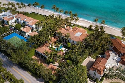 Entre sus propiedades, tenía una casa en la playa de California