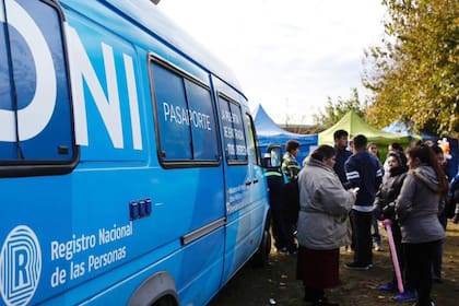 Entrega de DNI en Pilar