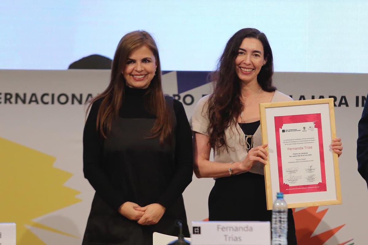 Entrega del Premio Sor Juana Inés de la Cruz a Fernanda Trías por su novela “El monte de las furias”