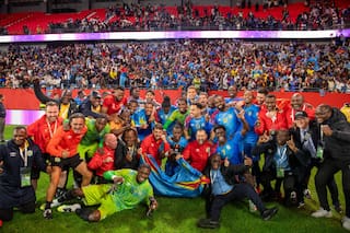 Entrenador de Nigeria acusa vudú de Congo tras derrota en clasificación al Mundial