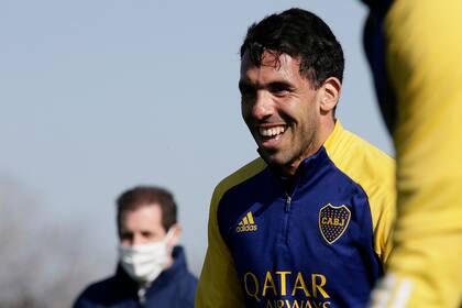 La sonrisa de Tevez en el entrenamiento de Boca, que se prepara en Ezeiza para volver a competir