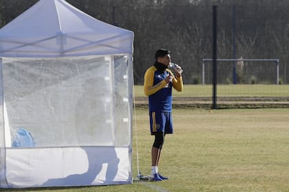 Un imagen del entrenamiento de Boca, con protocolos de seguridad por el Covid 19.
