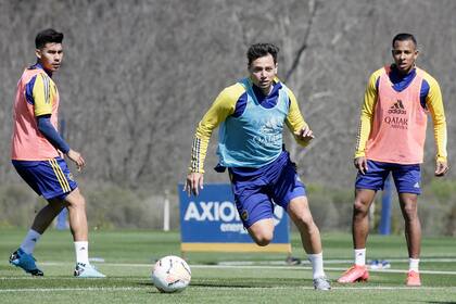 Pol Fernández, Mauro Zárate y Villa, durante el ensayo de Boca