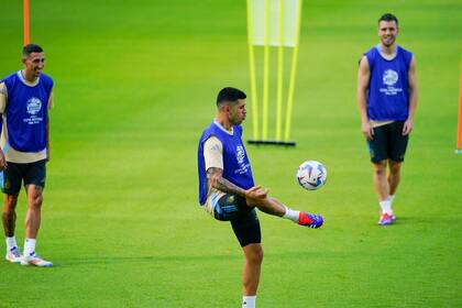Entrenamiento de la selección argentina previo al partido por cuartos de final contra Ecuador en el NRG Stadium en Houston
Cristian RomeroÁngel Di María
Giovani Lo Celso