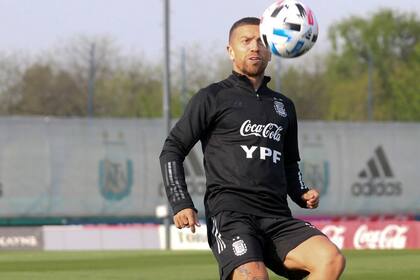 Papu Gómez volvió a la selección, pero no tuvo minutos ante Ecuador en el arranque de las eliminatorias.