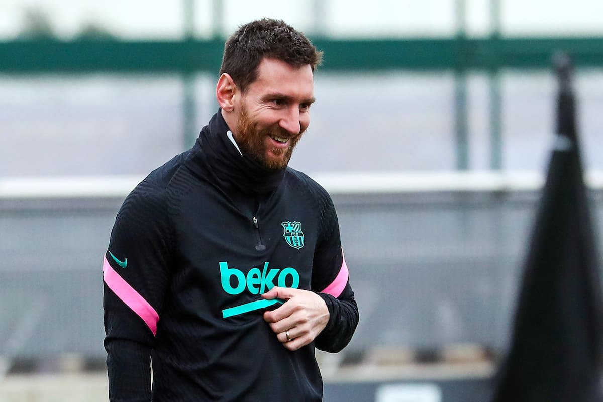 Entrenamiento del Barcelona previo al partido con el PSG, 15 de febrero de 2021.