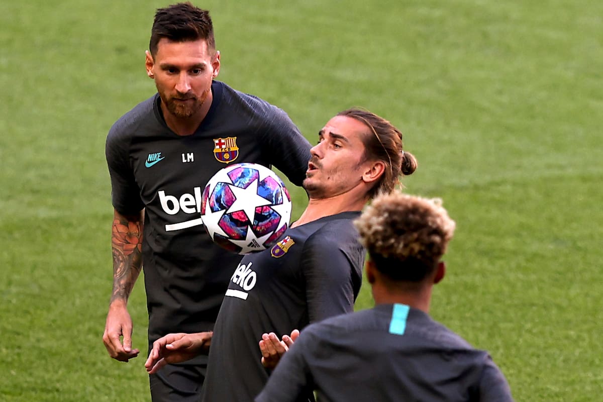 Entrenamiento del FC Barcelona - Estadio da Luz, Lisboa, Portugal - 13 de agosto de 2020 Antoine Griezmann y Lionel Messi del FC Barcelona durante el entrenamiento