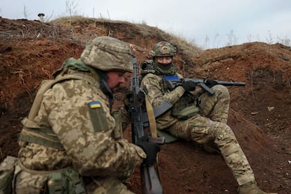 Entrenamiento militar ucraniano en la región de Donetsk. (Anatolii STEPANOV / AFP)